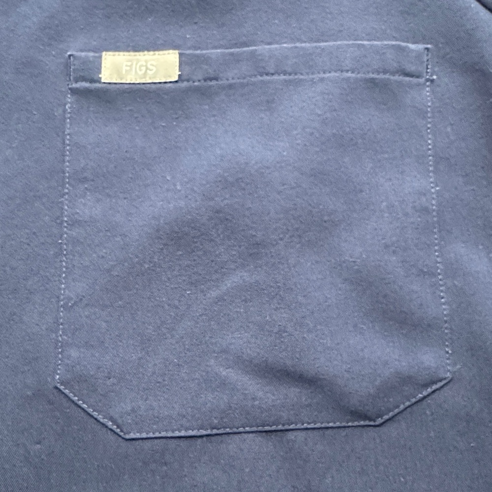 Figs Catarina One-Pocket scrub top in navy blue - Picture 6 of 9